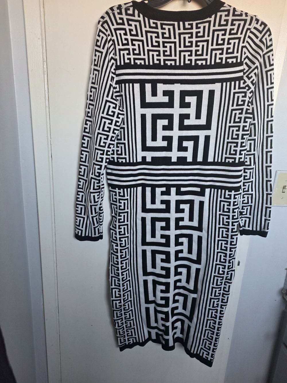 Nina Leonard Black and White Geometric Long Sleeve Knit Dress